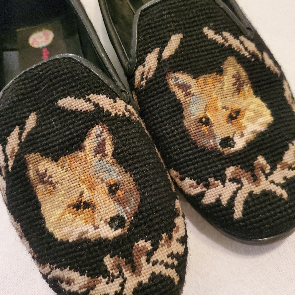 BY PAIGE Black Cream Needlepoint Fox & Wreath Slip-On Loafers Flats Women's 8.5 - Picture 9 of 11